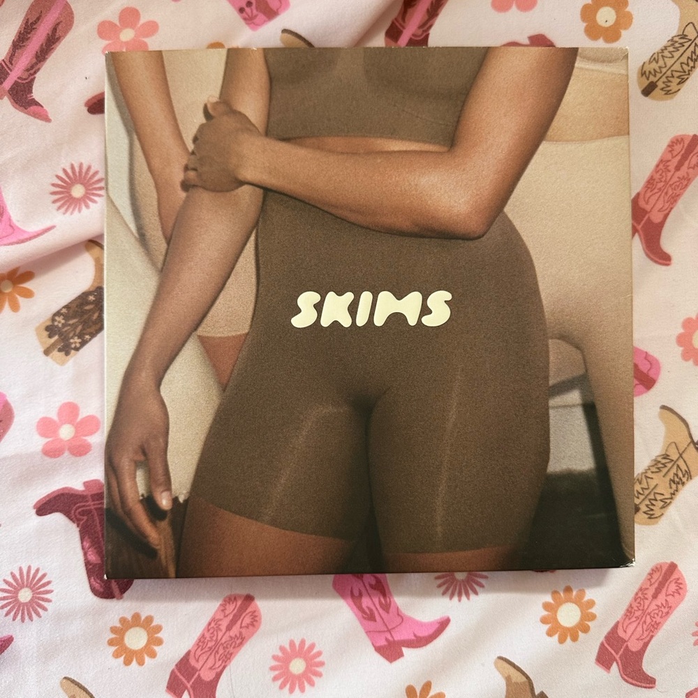 MOVING SALE | Skims Sculpting Shorts
